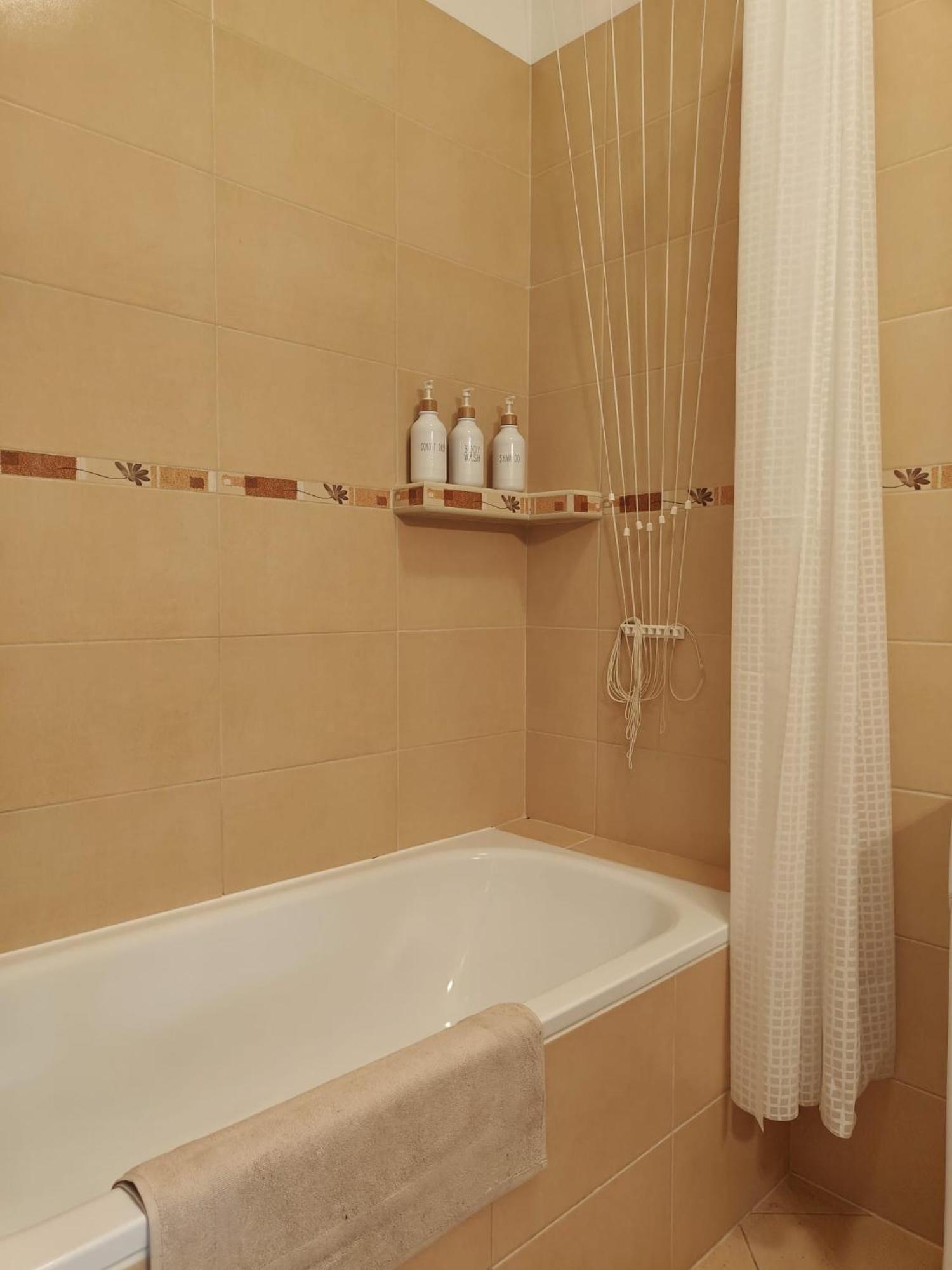 - Free Garage, Ac, Balcony, Wi-fi *