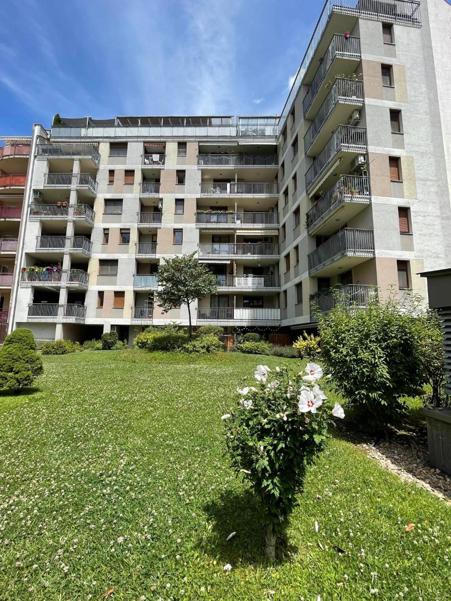 - Free Garage, Ac, Wi-fi, Balcony, Electric Blinds Apartament